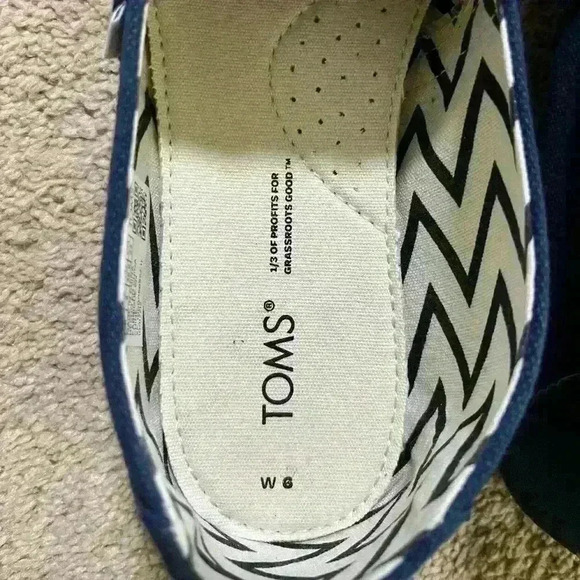 TOMS Alpargata Navy Recycled Cotton Canvas Shoes Size 6 WMN - Worn Once - Picture 6 of 6